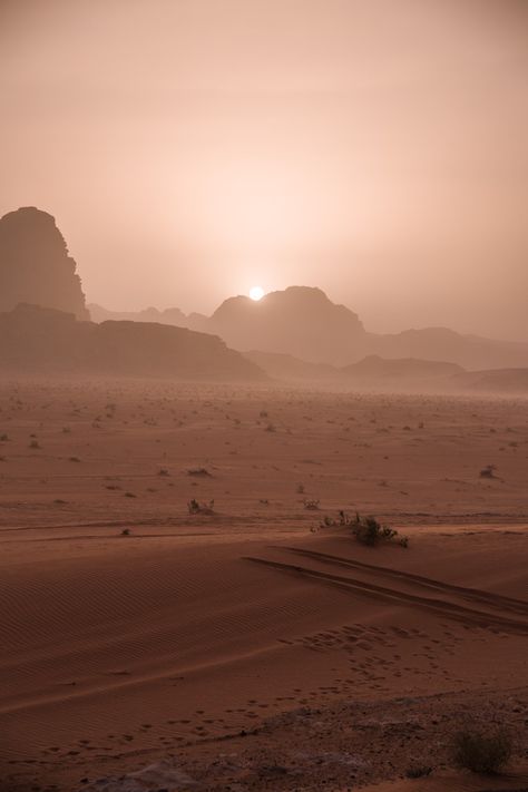 Desert Tent Aesthetic, Hot Desert Aesthetic, Desert Dark Aesthetic, Jordan Desert Aesthetic, Night In The Desert, Dystopian Desert Aesthetic, Night Desert Aesthetic, Desert Astethic, Scary Desert