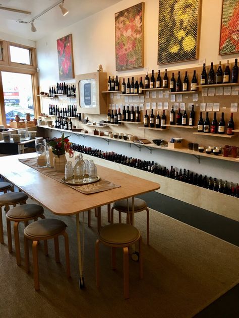 Wine Boutique Shops, Wine Bar Decor, Wine Store Design, Wine Shop Interior, Home Wine Bar, Must Have Home, Wine Bistro, Wine Boutique, Jazz Bar