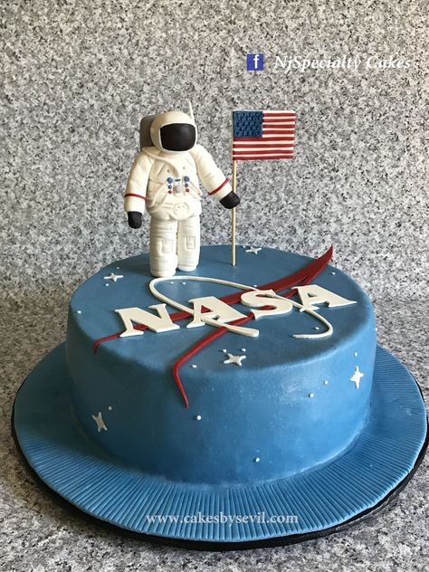 Nasa Cake, Rocketship Cake, Planes Birthday Cake, Rocket Ship Cakes, Astronaut Cake, Rocket Cake, Diy Rocket, Galaxy Cake, Store Bought Cake