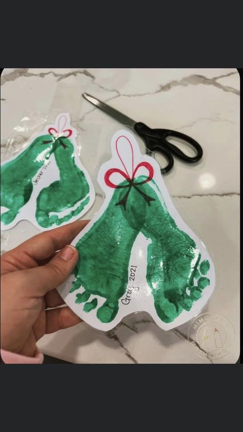 Christmas Footprint Crafts, Christmas Footprint, Baby Christmas Crafts, Baby Art Crafts, Footprint Craft, Handprint Christmas, December Crafts, Footprint Crafts, Christmas Crafts For Toddlers