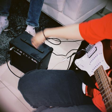 San Jaeger, Guitar Practice Aesthetic, Band Au Aesthetic, Band Practice Aesthetic, Practice Aesthetic, Band Practice, Red Electric Guitar, Band Aesthetic, House Of Balloons