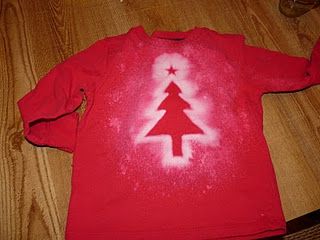 Quick & Easy Shirt: Would make something other than an xmas motif! Xmas Shirt Ideas, Holiday Shirt Ideas, Christmas Tie Dye, Diy Christmas Shirts, Christmas Shirts For Kids, Christmas Tee Shirts, Diy Clothes Design, Kid Clothes, Tshirt Crafts