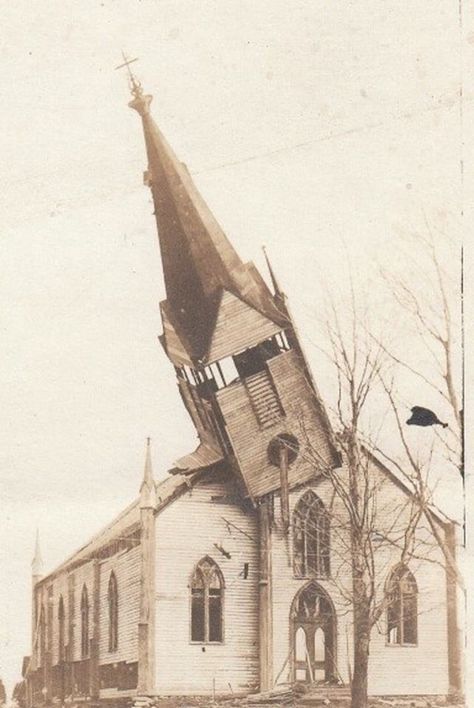 Amazing Southern Gothic Aesthetic, Old Time Religion, Abandoned Churches, Abandoned Church, Lady Macbeth, American Gothic, Old Churches, Country Church, Southern Gothic