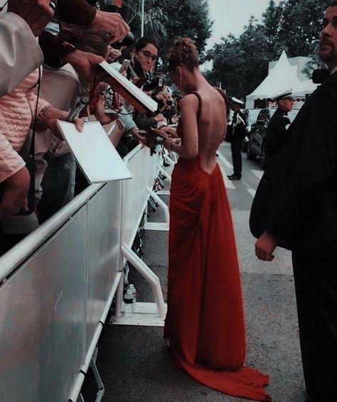 Red Carpet Aesthetic, Actress Career, Hollywood Aesthetic, Famous Lifestyle, Foto Glamour, My Future Job, Aesthetic Model, Career Vision Board, Film Life