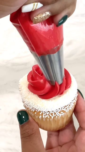 Santa Hat Cupcakes, Hat Cupcakes, Santa Cupcakes, Christmas Content, Cupcake Videos, Piping Tip, Candy Cupcake, Dream Cream, Cupcake Cake Designs