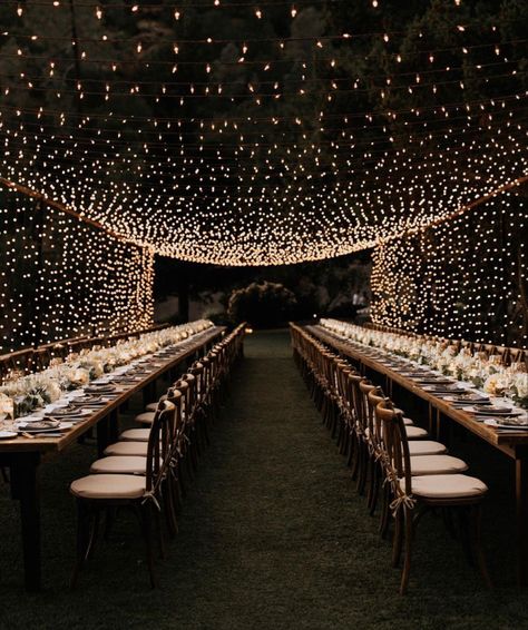 Dream Wedding Reception, Dream Wedding Decorations, White Wedding Theme, Wedding Planning Decor, Dream Wedding Venues, Wedding Decor Style, Future Wedding Plans, Table Set Up, Outdoor Wedding Decorations