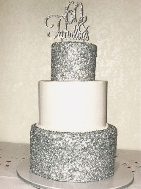 Silver and white birthday cake 60th birthday sparkles glitter white fabulous White And Silver 18th Birthday Party, Silver Cake Ideas Birthdays, Silver And White Birthday Cake, Silver Cake Ideas, White And Silver Cake, Silver Birthday Cake, 60 Wedding Anniversary Cake, Silver Birthday Party, 65 Birthday Cake