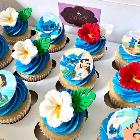 Dee Camarena on Instagram: “🌺Lilo & Stitch🌺#cupcakes #hawaiiantheme #hawaiiancupcake #liloandstitch #liloandstitchparty #liloandstitchcake #treats #partyidea…” Lilo Stitch Cupcakes, Lilo And Stitch Cupcakes Ideas, Lilo And Stitch Treats, Lilo And Stitch Cake Pops, Stitch Cupcakes Ideas, Stitch Cake Pops, Lilo And Stitch Cupcakes, Lilo And Stitch Birthday Cake, Stitch Cups