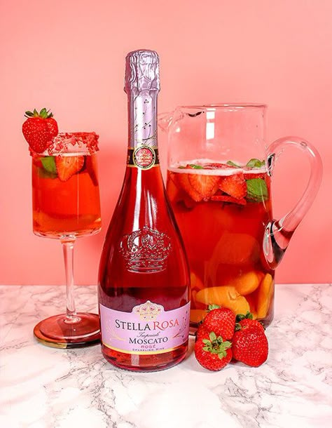 Stella Rose Black, Stella Rosa Wine Recipes, Rose Wine Sangria, Black Sangria, Stella Rosa Wine, Summer Drinks Alcohol Recipes, Red Sangria Recipes, Strawberry Sangria, Wine Cocktail Recipes