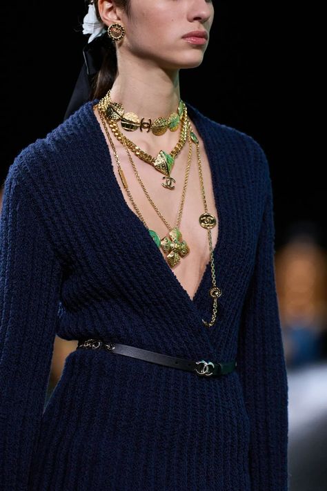 Chanel Fall 2024 Ready-to-Wear Collection | Vogue Winter Jewelry Trends, Chanel Fashion Week, 2020s Fashion, Fw 2024, Fall Jewelry Trends, Chanel Jewelry, Chanel Fashion, Trends 2024, 1920s Fashion