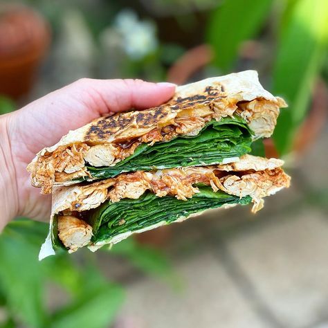 Cheesy BBQ Chicken Crunch Wrap - Emyogifit Chicken Crunch Wrap, Spinach Enchilada, Macro Meal Prep, High Protein Dinners, Spinach Enchiladas, Protein Dinners, Friday Dinner, Crunch Wrap, High Protein Dinner