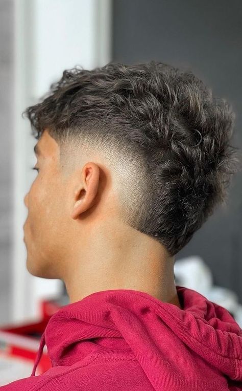 Mens Haircuts Thick Hair, Fade Haircut Curly Hair, Haircut Selfie, Mohawk Hairstyles Men, Photo Hijab, Mens Haircuts Short Hair, Men Haircut Curly Hair, Mullet Haircut, Fesyen Rambut