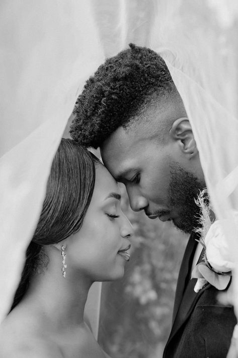 Wedding Photography Poses Checklist, Photo Shoot Ideas Wedding, Wedding Pose Guide, Wedding Picture Poses Bride And Groom Cute Ideas Couple, Bridal Party Photos Black People, Black Wedding Pictures Couple, Black Wedding Poses, Black Wedding Photo Ideas, Wedding Day Shots Photo Ideas