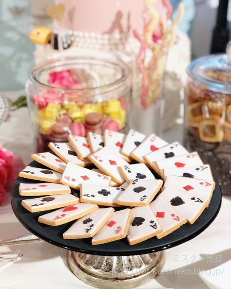 Card Party Food Ideas, Alice In Onederland Dessert Table, Alice In Wonderland Dessert Ideas, Alice And Wonderland Food Ideas, Alice In Wonderland Desserts, Alice In Wonderland Themed Food, Alice In Wonderland Cake Ideas, Alice In Wonderland Themed Birthday, Wonderland Party Theme