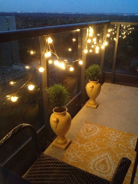 Balcony lights for the perfect ambiance Outdoor Globe Lights, Best Outdoor Lighting, Diy Outdoor Lighting, Outdoor Walkway, Christmas House Lights, Balcony Lighting, Patio String Lights, Fence Lighting, Apartment Patio