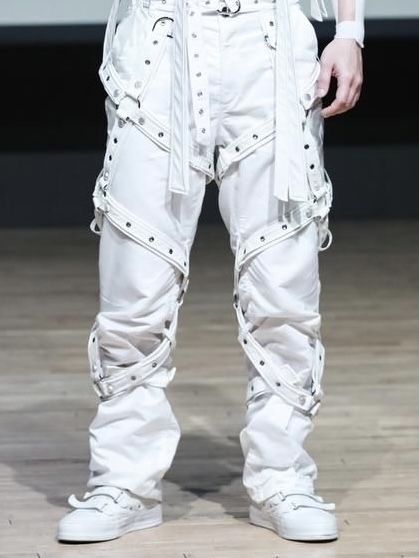 White Techwear Men, White Goth Outfit Men, Cyberpunk Outfit Male, Alternative Outfits Men, Techware Fashion, White Cyberpunk, White Goth Outfit, White Techwear, Goth Outfits Men