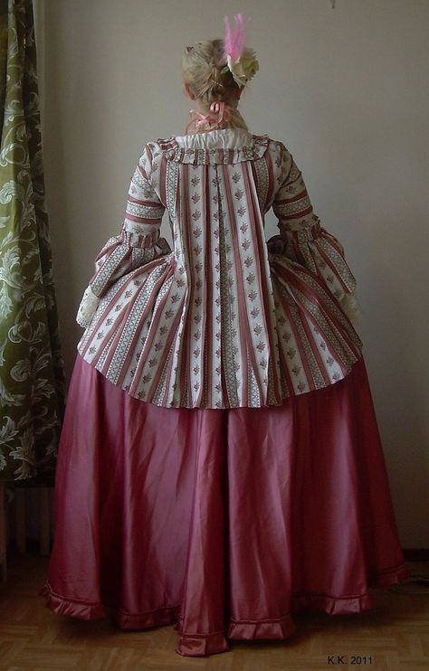 Pet-en-l'air back by ~rum-inspector on deviantART Taking Pictures Of Yourself, 18th Century Dresses, 1700 Fashion, Rococo Fashion, 18th Century Costume, 18th Century Clothing, Century Dress, Period Dress, 18th Century Fashion