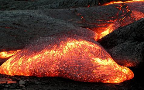 The types of rock: igneous, metamorphic and sedimentary Magma Chamber, Person Falling, Physical Geography, Hawaii Volcanoes National Park, Hawaii Volcano, Geothermal Energy, Rock Types, Volcano National Park, Lava Flow