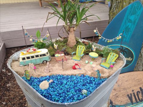 Miniature Beach Fairy Garden Miniature Beach Scene, Ideas Para Decorar Jardines, Beach Fairy Garden, Fairy Garden Ideas, Miniature Gardens, Faeries Gardens, Mini Fairy Garden, Dish Garden, Garden Mini