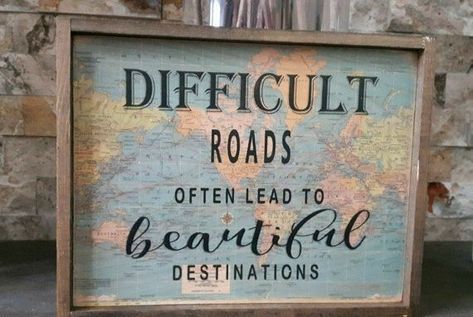 Wood Sign Ideas, Wooden Quotes, Map Crafts, Rustic Wood Sign, Motiverende Quotes, Map Decor, Sign Ideas, Pallet Signs, Rustic Wood Signs