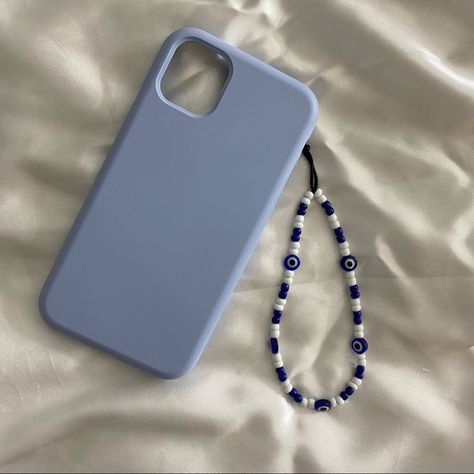 Iphone Charms Diy, Phone Charms Aesthetic Blue, Handmade Phone Charms, Phone Jewelry Accessories, Phone Charm Ideas, Iphone Charms, Blue Phone Charm, Phone Charms Aesthetic, Phone Case Charms