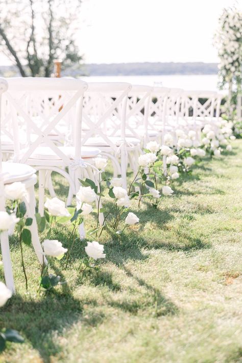 Garden Of Roses, Wedding Aisle Outdoor, Wedding Isles, Anniversary Surprise, White Roses Wedding, Aisle Flowers, Love Party, Wedding Aisle Decorations, White Wedding Flowers