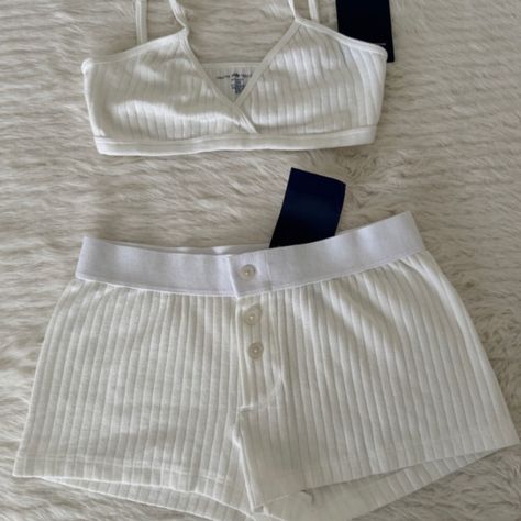 Brandy Melville White Ribbed Set Brandy Melville Sleepwear, Brandy Melville Pyjamas, Brandy Pajama Set, Brandy Pj Set, Brandy Melville Pajamas, Brandy Melville Pj Set, Brandy Pjs, Brandy Melville Pjs, Brandy Melville Fits