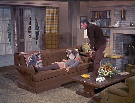 Bewitched - 1960's House 1950 Home Decor, Bewitched House, Bewitched Samantha, 60s Sitcoms, 1950s Interior Design, 1960s Interior Design, 1960s Living Room, 70s Sitcoms, Bewitched Tv Show