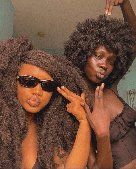 Black Power, Pelo Afro, Dark Skin Beauty, Melanin Beauty, Brown Skin Girls, Beautiful Dark Skin, Black Skin, Foto Inspiration, Afro Hairstyles