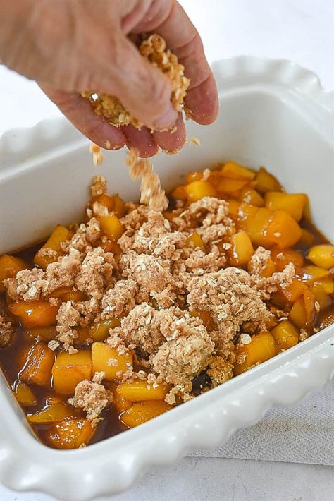 Mango Crumble is a delicious, sweet summer dessert topped with a crunchy crumble topping. It is a fun flavor twist on a traditional apple crisp. Mango Crumble, Maple Cream Sauce, Quick Oatmeal, Fruit Crumble, Mango Dessert, Peach Crisp, Maple Cream, Crumble Recipe, Mango Recipes