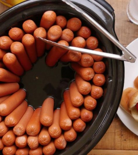 Hotdogs For A Crowd Parties, Hot Dogs In Roaster Pan, How To Cook Hot Dogs In Bulk, Wieners In Crockpot, How To Serve Hotdogs At A Party, Hot Dogs In Slow Cooker, Crock Pot Hotdogs, Cooking Hotdogs In Crockpot, Birthday Food For A Crowd