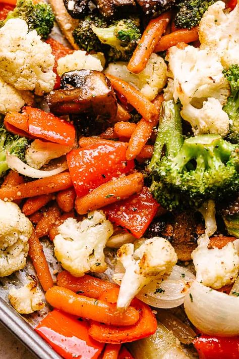 Roasted Vegetables Recipe, Roasted Veggies In Oven, Roasted Vegetables Oven, Baked Veggies, Roasted Vegetable Recipes, Broccoli Cauliflower, Easy Oven, Makanan Diet, Veggie Side Dishes