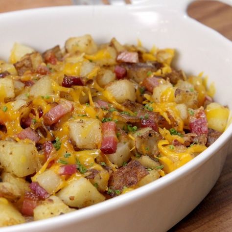 Bowl of potato hash loaded with cheese and bacon Potato Hash Recipe, Hash Recipe, Potato Hash, Breakfast Bites, Loaded Potato, Ham Recipes, Potato Dishes, Recipe Video, Potato Recipes