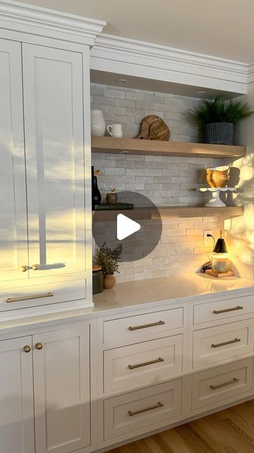 White And White Oak Kitchen, Two Tone Kitchen Cabinets Wood And White, Light Maple Kitchen Cabinets, Warm White Cabinets, Wood And White Kitchen, Built In Kitchen Cupboards, White Cabinet Kitchen, White Kitchen Cabinet Design, Kitchen With White Cabinets