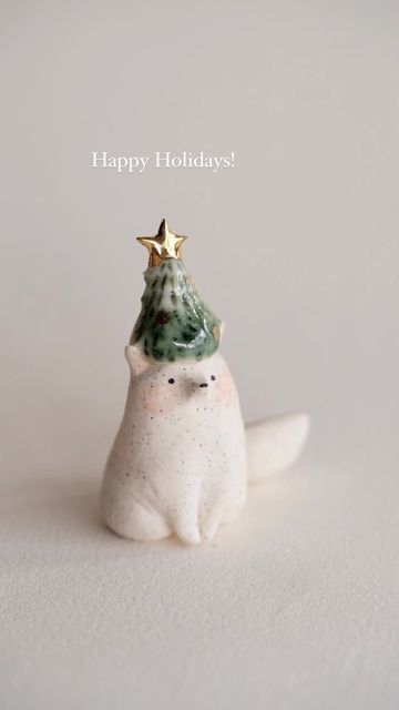 Christmas Ceramic Art, Cute Christmas Tree Decorations, Ceramic Animal Ornaments, Ceramic Christmas Decor, Christmas Ceramic Decorations, Ceramic Cute Ideas, Christmas Crafts Clay, Ceramic Christmas Gifts, Christmas Ceramic Ideas