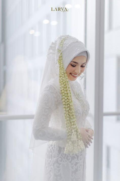 Pengantin hijab, akad nikah, pengantin jawa Kebaya Akad Nikah Muslim Jawa, Make Up Akad Nikah Hijab, Akad Nikah Jawa, Pose Akad Nikah, Baju Akad Nikah Muslim, Akad Jawa, Akad Nikah Photography, Foto Akad, Foto Akad Nikah