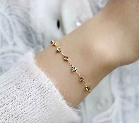 Bracelet Design For Women, Meta Ads, Delicate Gold Bracelet, Silver Bracelet Designs, Jewelry Necklace Simple, Gold Bracelet Simple, Simple Jewellery, Gold Jewelry Outfits, Diamond Bracelet Design