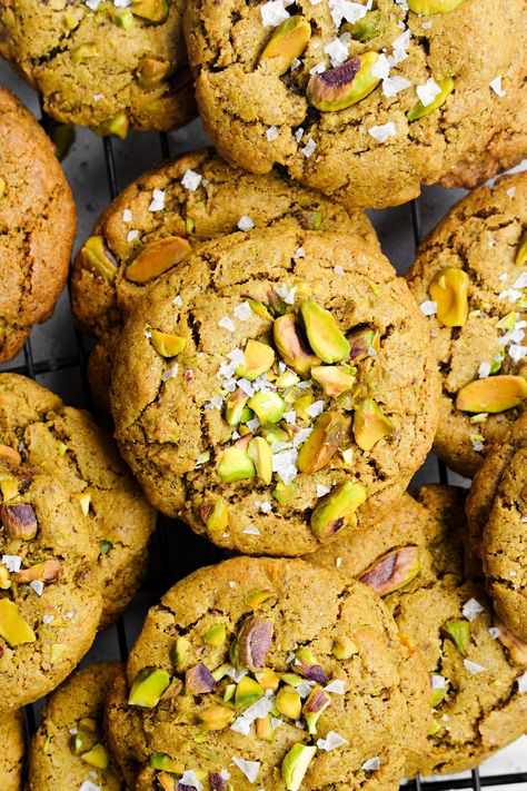 Pistachio Icing, Cardamom Cookies Recipe, Vegan Pistachio, Healthy Cafe, Pistachio Dessert, Pistachio Recipes, Pistachio Cookies, Dairy Free Cookies, Gluten Free Biscuits