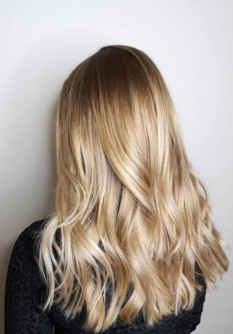 SO much love for Wella Passionista Tom Badger's glossy, shadow root hair with honey blonde lengths and ends. Honey Blond Shadow Root, Honey Blonde Hair Shadow Root, Honey Blonde With Shadow Root, Warm Blonde With Shadow Roots, Shadow Root Hair, Shadow Roots Hair, Blended Blonde, Shadow Roots, Bob Ideas