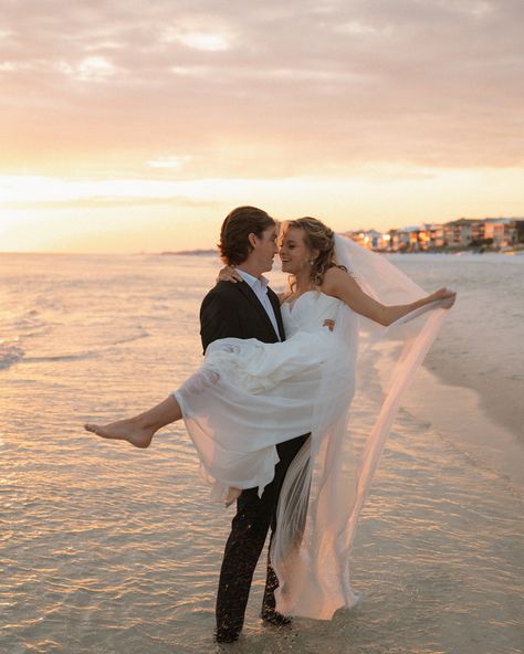 Destination elopements >>> Take me back to Florida with the crystal blue water and insane sunsets! 😍 #florida #30a #elopementphotographer #beachelopement #beachphotos #destinationphotographer Florida 30a, Crystal Blue Water, Beach Elopement, Take Me Back, Crystal Blue, Destination Elopement, Beach Photos, Blue Water, Elopement Photographer