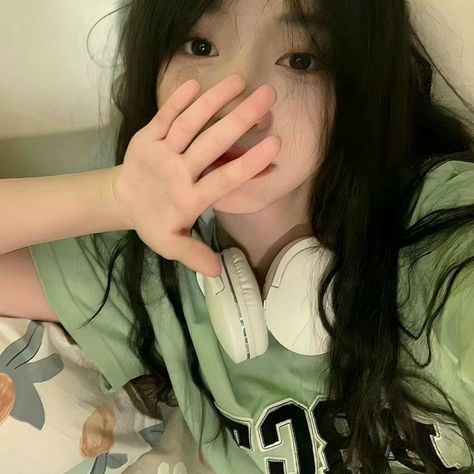 Kore Ulzzang, 일본 패션, Korean Aesthetic, Uzzlang Girl, Cute Selfies Poses, Foto Ideas Instagram, Poses For Photos, Discord Server, 인물 사진