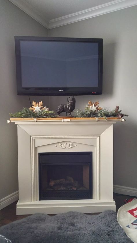 Stunning Fireplace Makeover Painted Electric Fireplace Ideas, Painting Electric Fireplace, Painted Electric Fireplace, Small Electric Fireplace, Free Standing Electric Fireplace, Fireplace Redo, Diy Fireplace Makeover, Paint Fireplace, Country Chic Paint