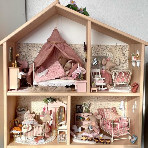 Maileg Furniture, Maileg Doll House, Ikea Dollhouse, Dolly House, Maileg Dolls, Princess Theme Birthday, Maileg Mouse, Dollhouse Bedroom