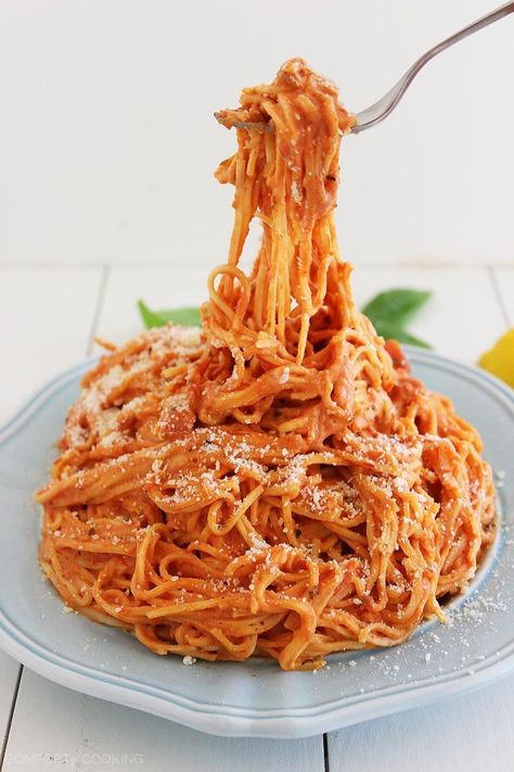 3-Ingredient Creamy Tomato Angel Hair Pasta – This creamy, saucy and scrumptious pasta only needs 15 minutes and 3 ingredients to make!  thecomfortofcooking.com Plain Pasta Recipes, Angel Hair Pasta Recipes, Creamy Tomato Pasta, Angel Hair Pasta, Angel Hair, 2 Ingredient, Spaghetti Recipes, Easy Pasta Recipes, Paula Deen