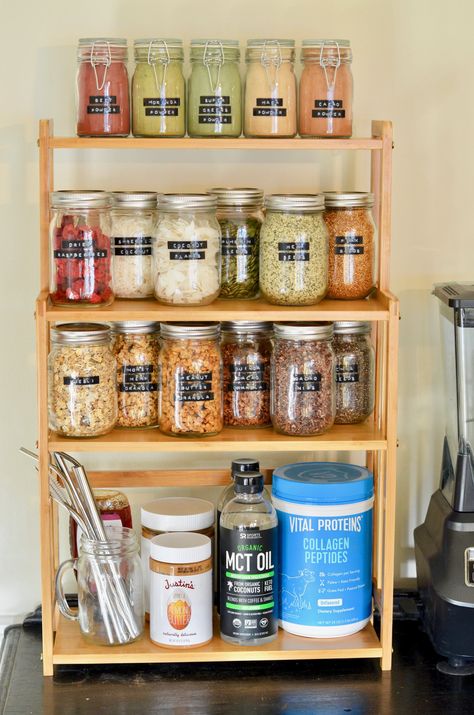 Smoothie Corner Kitchen, Smoothie Area In Kitchen, Home Smoothie Station, Protein Powder Station, Smoothie Storage Ideas, At Home Smoothie Bar, Smoothie Bar At Home, Smoothie Station Ideas, Protein Powder Organization