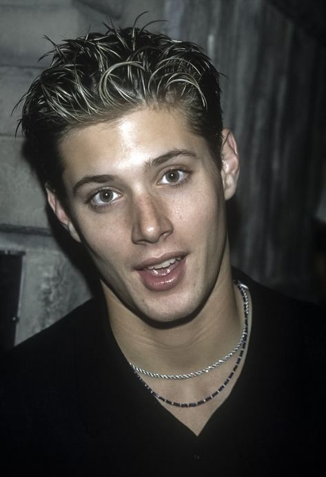 wowie Jesen Ackles, Jensen Ackles Supernatural, Supernatural Pictures, Supernatural Dean Winchester, Winchester Supernatural, Jared And Jensen, Supernatural Dean, Odaiba, Supernatural Funny