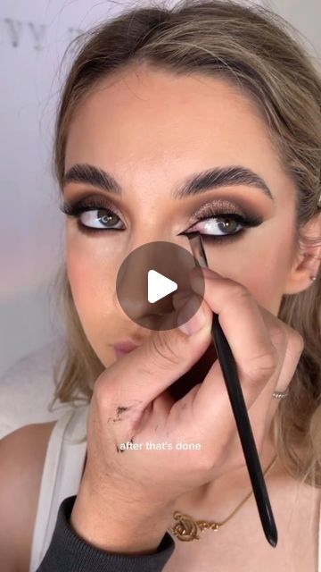 REIGN CARTER on Instagram: "How To: Inner Corner wing! Guys it is essential to use brushes that are very flat! When doing this technique and also using a product that is creamy. I’m using the @roniamakeuphouse E4 brush and the @inglot_australia 77 gel liner 🥰Comment below if you have any questions 💖 - #innercornerwing #wingliner #howtobeauty #felineflick #wingliner" How To Line Inner Corner Of Eye, Inner Corner Eyeliner Tutorials, How To Do Inner Corner Eyeliner, Inner Corner Liner, Inner Corner Eyeliner, Trippy Optical Illusions, Inner Eyeliner, Inglot Eyeliner, Eyeliner Wing