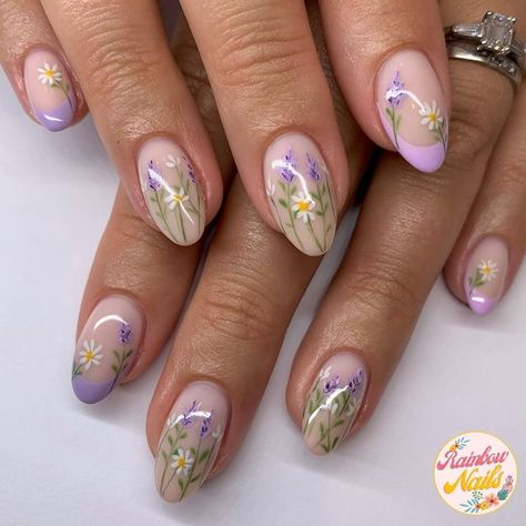 Prom Nails Floral, Floral French Tip Acrylic Nails, Floral French Tip Nail Designs, Aster Flower Nails, Gel Manicure Flower Designs, Floral Gel Manicure, Classy Flower Nails, Acrylic Nail Designs Floral, Spring Almond Nails Short