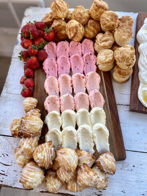 How to Make the Best Butter Board from a Baker - The Flour Barn Homestead Boards For Parties, Thanksgiving Butter, Christmas Butter, Board Recipes, Butter Board, Boards Charcuterie, Kreative Snacks, Bagel Chips, Boards Ideas