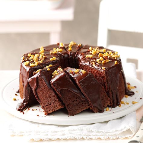 Chocolate Chiffon Cake Chocolate Chiffon Cake Recipe, Recipes Deserts, Chiffon Cake Recipe, Chocolate Chiffon Cake, Heather Rose, Cake Recepies, Potluck Desserts, Vegetarian Bake, Torte Cupcake